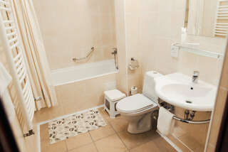 Гостиница Восход Междуреченск Двухместный номер категории "Первая"-4