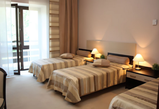 Гостиница Восход Междуреченск Трехместный номер категории "Первая"-1